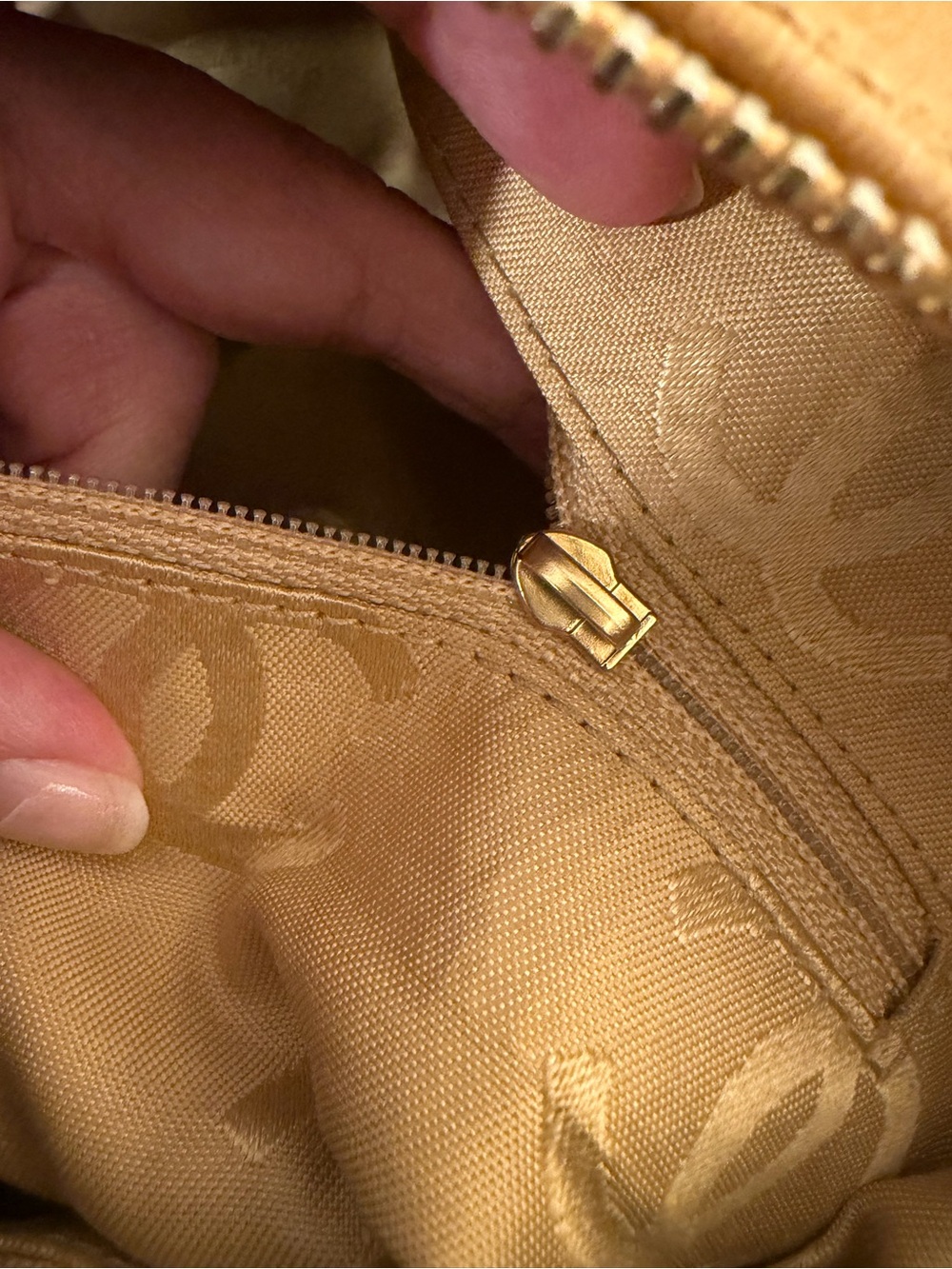 CHANEL Tan Leather Hobo Bag with Gold-Tone Chain - Picture 13 of 16